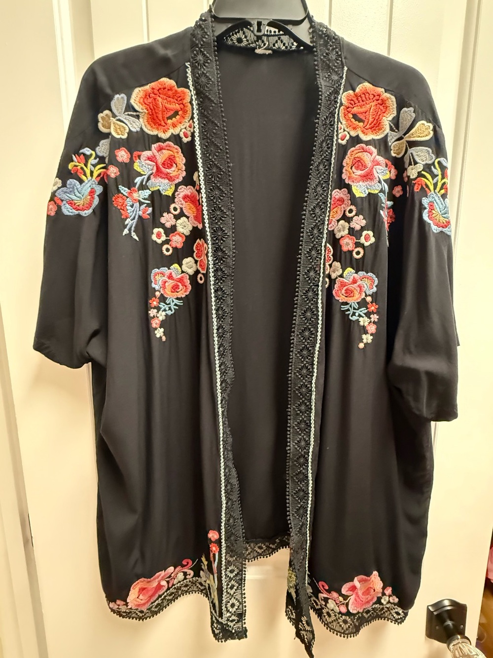 Black Floral Embroidered Boho Kimono Cardigan Lace Trim 100% Viscose Woman’s Med
